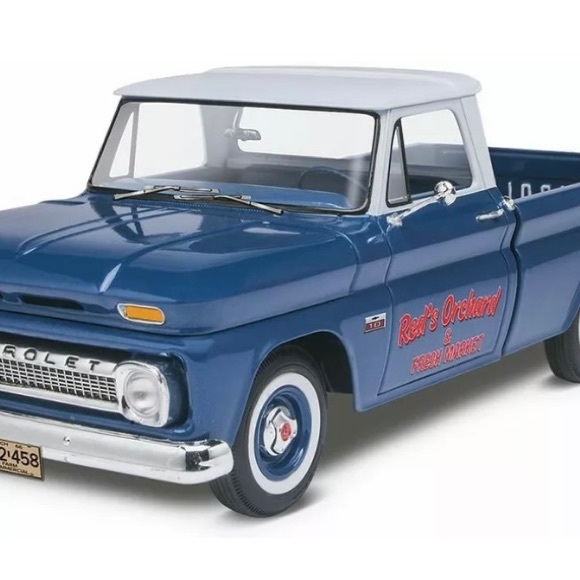 NWT Revell '66 Chevy Fleetside Pickup 1:25 Scale Plastic Model Kit - Picture 3 of 12